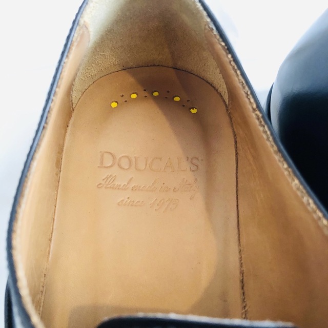 DOUCAL'S(ドゥーカルス)の【美品】DOUCAL'S　黒　ストレートチップ　内羽根式　EU45  イタリア製 メンズの靴/シューズ(ドレス/ビジネス)の商品写真