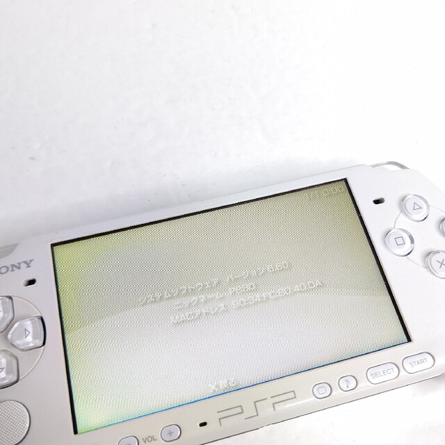 PlayStation Portable(プレイステーションポータブル)のPSP3000 パールホワイト　プレイステーションポータブル　SONY　本体 エンタメ/ホビーのゲームソフト/ゲーム機本体(携帯用ゲーム機本体)の商品写真