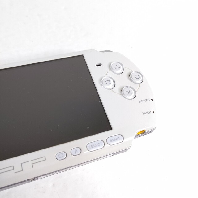PlayStation Portable(プレイステーションポータブル)のPSP3000 パールホワイト　プレイステーションポータブル　SONY　本体 エンタメ/ホビーのゲームソフト/ゲーム機本体(携帯用ゲーム機本体)の商品写真