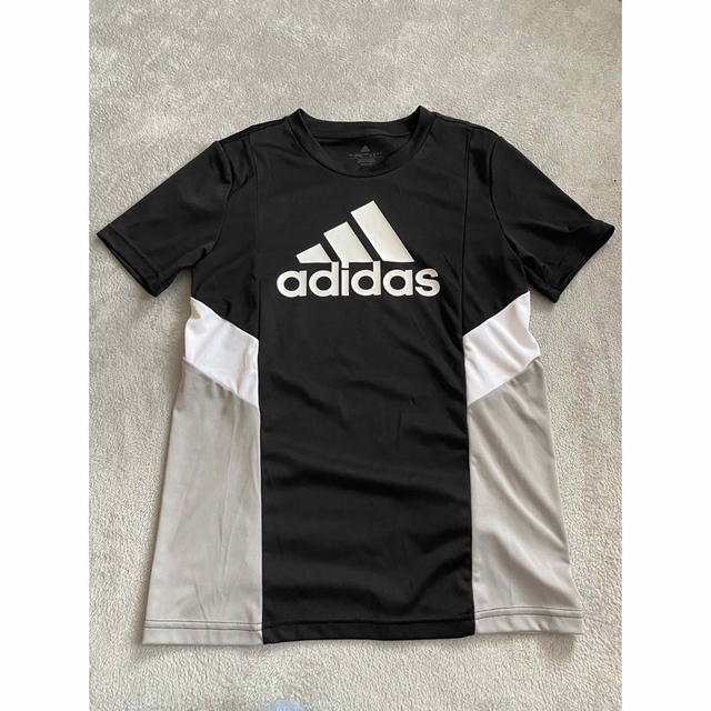 adidas(アディダス)のアディダス★Tシャツ キッズ/ベビー/マタニティのキッズ服男の子用(90cm~)(Tシャツ/カットソー)の商品写真