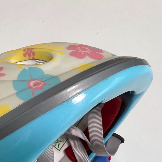 OGK(オージーケー)のOGK  幼児用ヘルメット　47〜52㎝　花柄 キッズ/ベビー/マタニティの外出/移動用品(その他)の商品写真