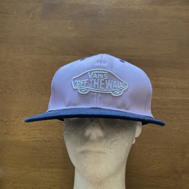 VANS(ヴァンズ)のプバンズオフザウォールマルーン＆ブルーフレックスフィットキャップ メンズの帽子(キャップ)の商品写真
