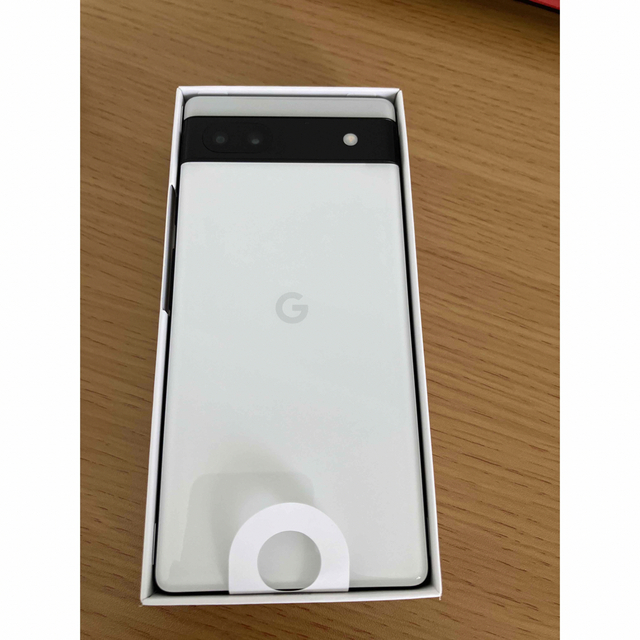 Google Pixel(グーグルピクセル)のGoogle pixel6a 128GB chark 白 スマホ/家電/カメラのスマートフォン/携帯電話(スマートフォン本体)の商品写真