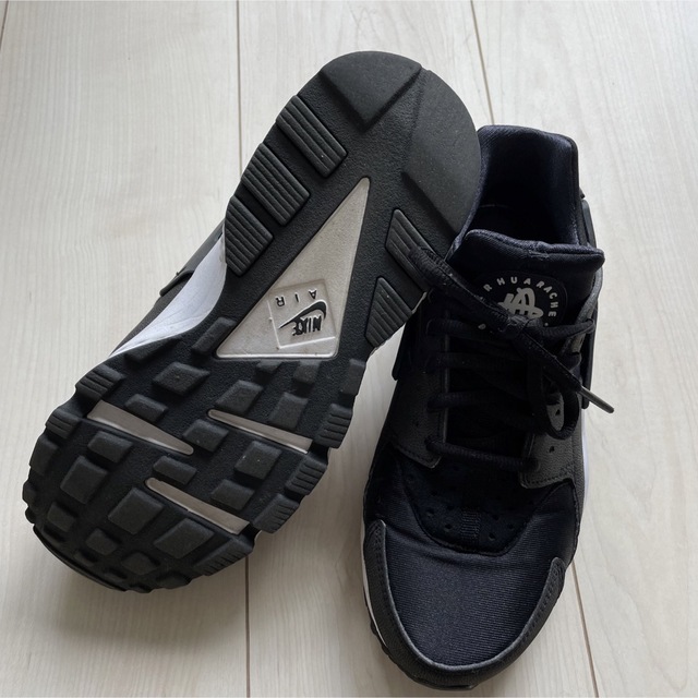 NIKE(ナイキ)の最終値下げ ナイキ エアハラチ ブラック×ホワイトソール 24cm レディースの靴/シューズ(スニーカー)の商品写真