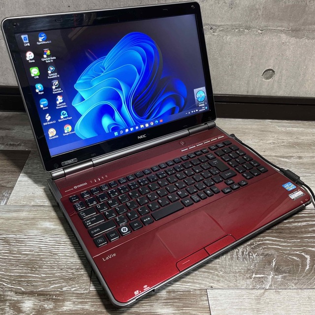上質で快適 最新Windows11/爆速Core-i7/驚異のメモリ16GB/新品512GB