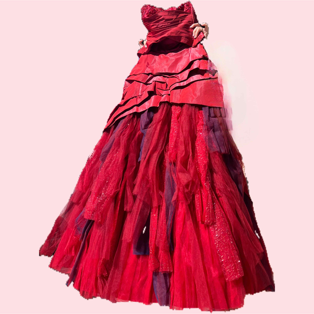 室内自然光画像2ウエディングドレス　カラードレス　カクテルドレス　ウェディングドレス　赤　レッド