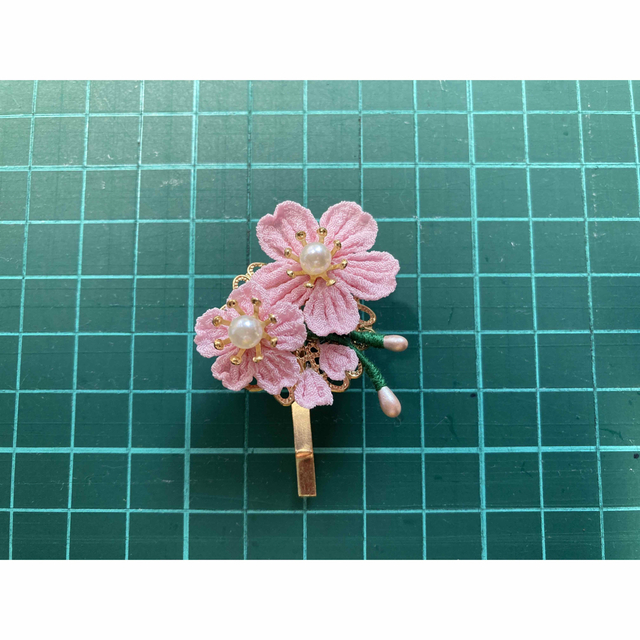 桜のポニーフック つまみ細工の通販 by shop|ラクマ ハンドメイドつまみ細工のポニーフックNo.1