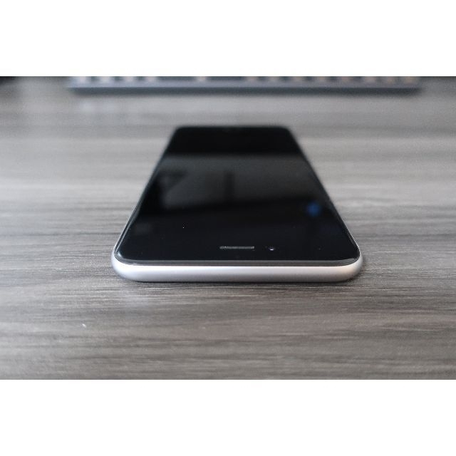 Apple(アップル)のiPhone6s Plus au版 Sim解除済み 16GB シルバー 本体のみ スマホ/家電/カメラのスマートフォン/携帯電話(スマートフォン本体)の商品写真