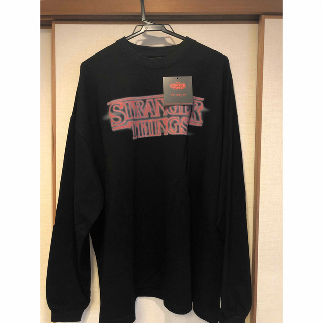 STRANGER THINGS  Tシャツ長袖  Mサイズ ブラック 新品 メンズのトップス(Tシャツ/カットソー(七分/長袖))の商品写真