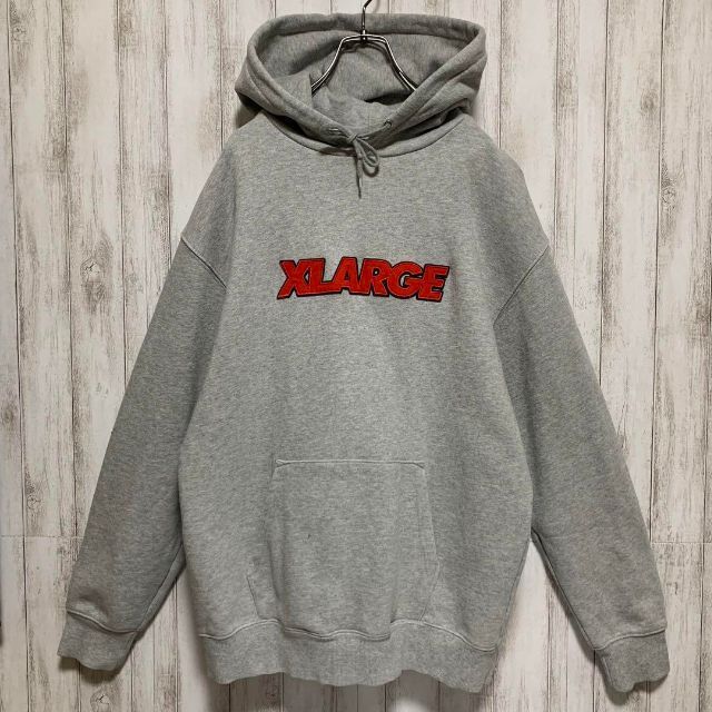 XLARGE(エクストララージ)の【人気デザイン】 エクストララージ センター刺繍 ワッペン ストリート パーカー メンズのトップス(パーカー)の商品写真