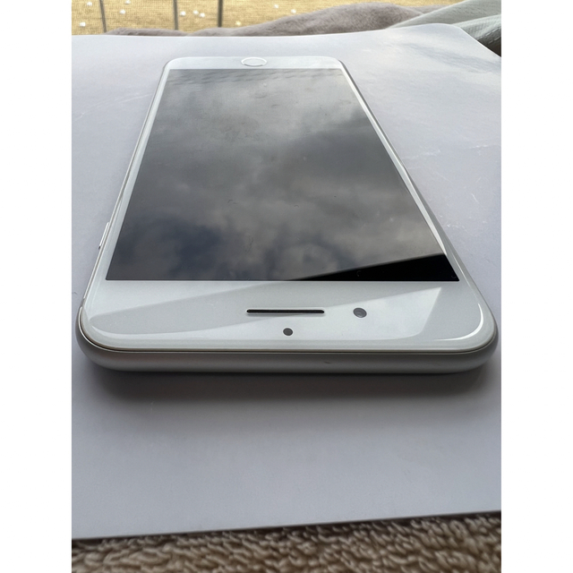 Apple(アップル)のiPhone7 Plus SIMフリー (128GB / White) スマホ/家電/カメラのスマートフォン/携帯電話(スマートフォン本体)の商品写真