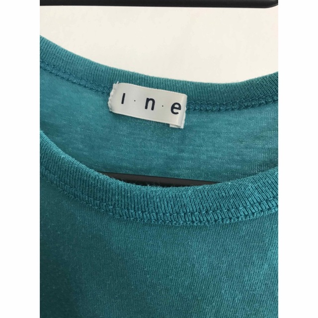 i.n.e(インエ)のi・n・e インエ　Tシャツ　Mサイズ　ブルー レディースのトップス(Tシャツ(半袖/袖なし))の商品写真