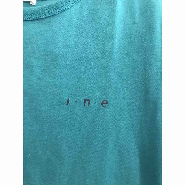 i.n.e(インエ)のi・n・e インエ　Tシャツ　Mサイズ　ブルー レディースのトップス(Tシャツ(半袖/袖なし))の商品写真