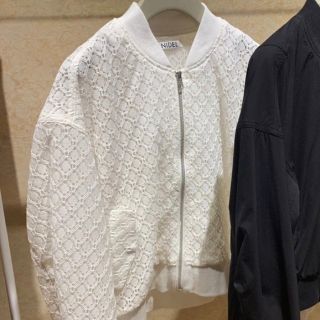 SNIDEL バックロゴバリエーションスタジャン ホワイト