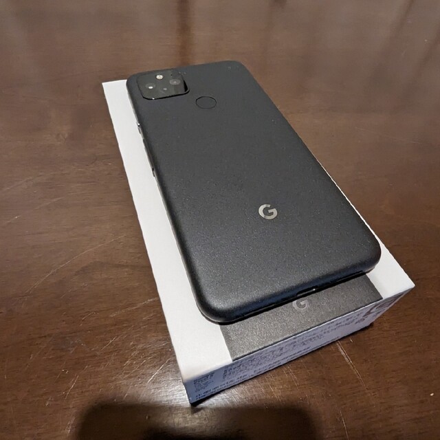 Google Pixel(グーグルピクセル)のgoogle pixel5 black スマホ/家電/カメラのスマートフォン/携帯電話(スマートフォン本体)の商品写真