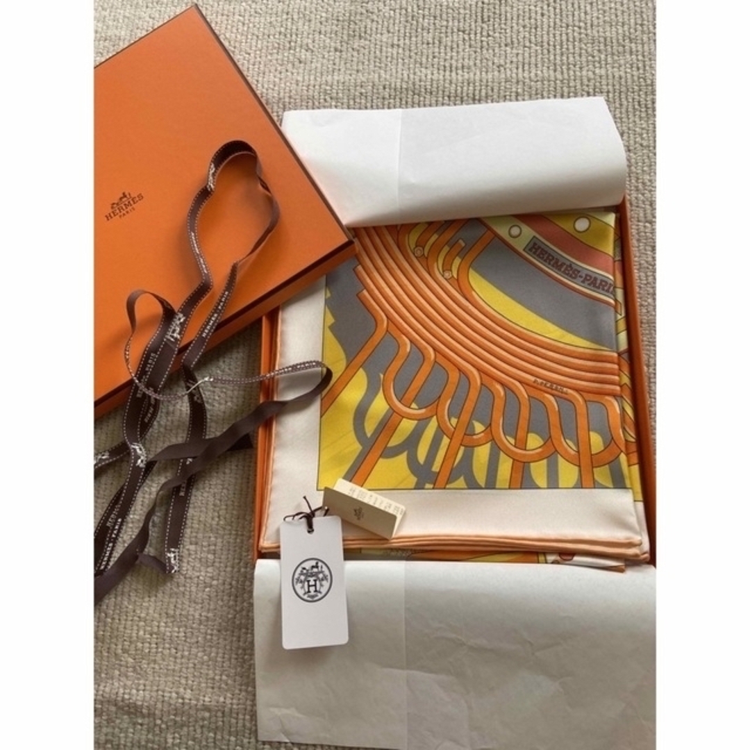 Hermes(エルメス)のGWセール！エルメス　カレ　ダブルフェイス　カレ90 オルタネーター レディースのファッション小物(バンダナ/スカーフ)の商品写真