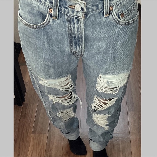 Levi's(リーバイス)のLEVI’S ダメージジーンズ レディースのパンツ(デニム/ジーンズ)の商品写真