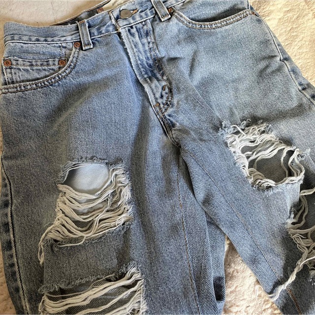 LEVI’S ダメージジーンズ