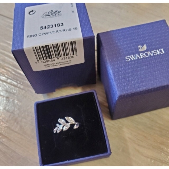 SWAROVSKI(スワロフスキー)の未使用新品　Swarovski リングMayfly　Size55（M） レディースのアクセサリー(リング(指輪))の商品写真