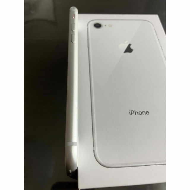 iPhone(アイフォーン)のiPhone8 64GB silver SIMフリー　Softbank スマホ/家電/カメラのスマートフォン/携帯電話(スマートフォン本体)の商品写真