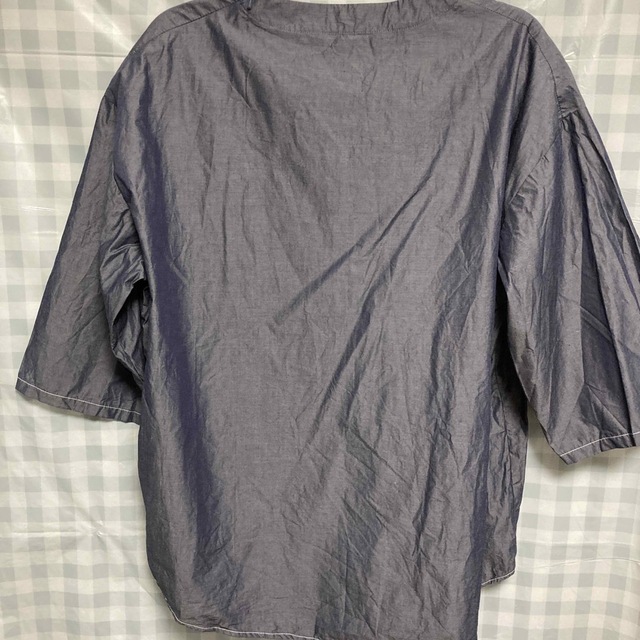GU(ジーユー)のシャツ　L L レディースのトップス(Tシャツ(半袖/袖なし))の商品写真