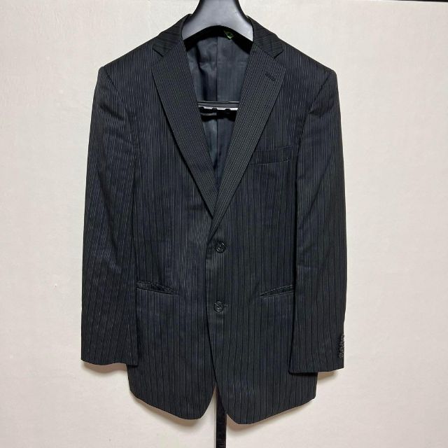 abx(エービーエックス)のabxメンズスーツ　サイズ4 カラーブラックストライプ メンズのスーツ(セットアップ)の商品写真