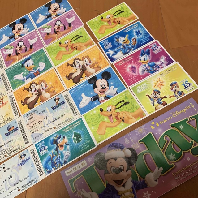 Disney(ディズニー)のディズニー　チケット　使用済み　27枚 チケットの施設利用券(遊園地/テーマパーク)の商品写真
