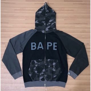 アベイシングエイプ(A BATHING APE)の★激レア★APE クレイジー パーカー M シャーク kaws(パーカー)