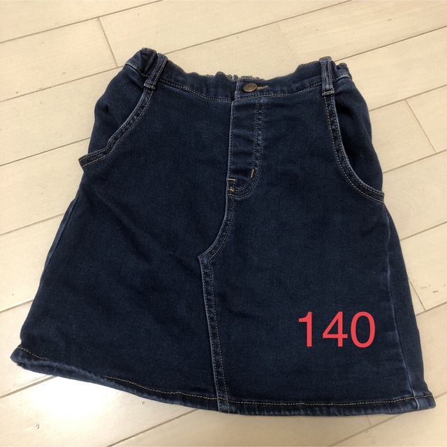 GU(ジーユー)のGU デニムスカート 140 中古 キッズ/ベビー/マタニティのキッズ服女の子用(90cm~)(スカート)の商品写真