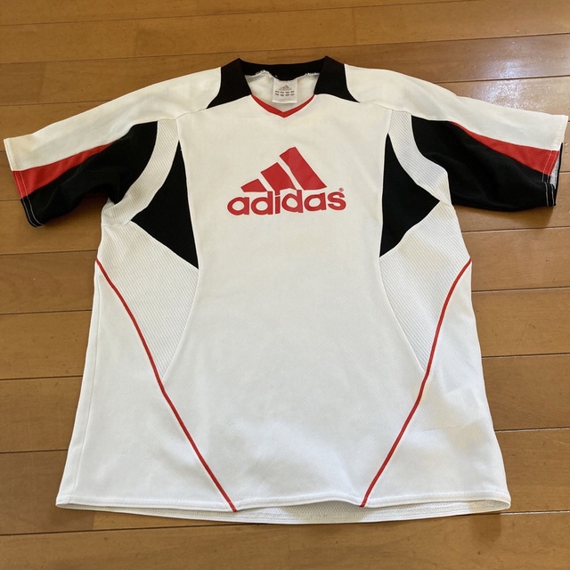 adidas(アディダス)のアディダス　プラシャツ 150 スポーツ/アウトドアのサッカー/フットサル(ウェア)の商品写真