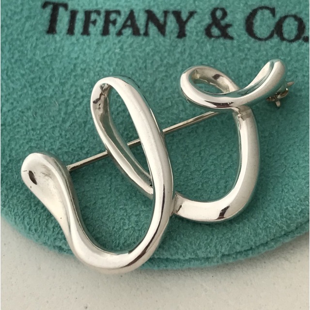 Tiffany & Co.(ティファニー)のTiffany イニシャルw ブローチ美品 レディースのアクセサリー(ブローチ/コサージュ)の商品写真