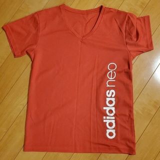 アディダス(adidas)のadidas　赤VネックTシャツLサイズ(Tシャツ/カットソー(半袖/袖なし))