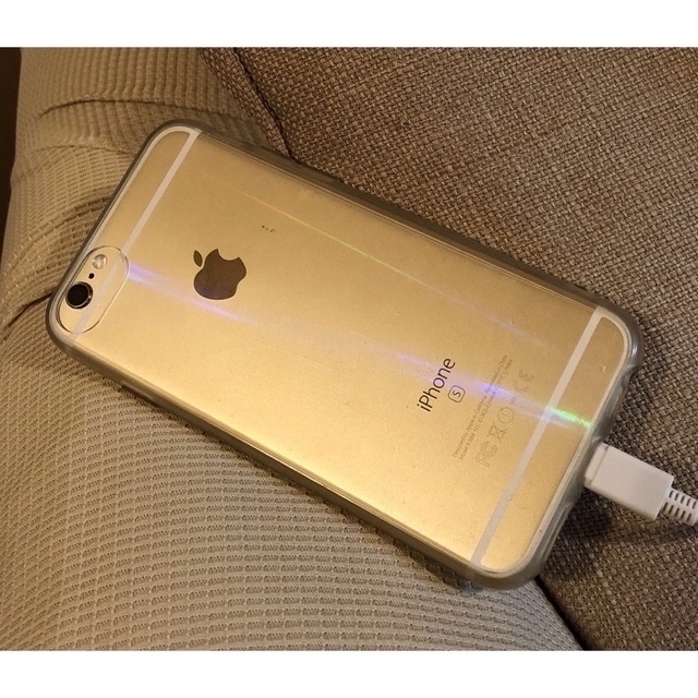 iPhone(アイフォーン)のiPhone 6s 128GB ゴールド SIMロック解除済み  スマホ/家電/カメラのスマートフォン/携帯電話(スマートフォン本体)の商品写真