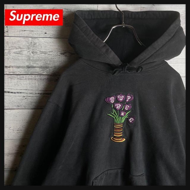 Supreme(シュプリーム)の【希少デザイン】シュプリーム☆花柄 刺繍 センターロゴ パーカー　入手困難 メンズのトップス(パーカー)の商品写真