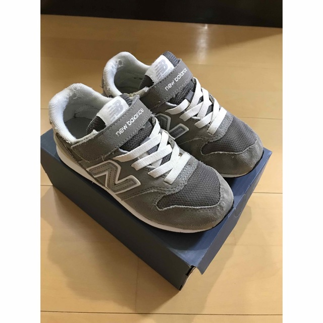 New Balance(ニューバランス)のニューバランス 996 グレー 18.5cm キッズ/ベビー/マタニティのキッズ靴/シューズ(15cm~)(スニーカー)の商品写真