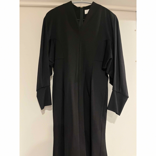 mame(マメ)のMame V-Neck Classic Cotton Dress 黒 サイズ2 レディースのワンピース(ロングワンピース/マキシワンピース)の商品写真