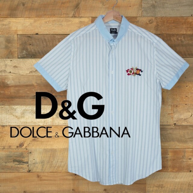 DOLCE&GABBANA(ドルチェアンドガッバーナ)のドルチェ＆ガッバーナ 半袖シャツ ボタンダウン 水色ストライプ ワンポイントロゴ メンズのトップス(シャツ)の商品写真