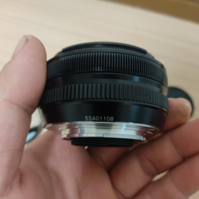 富士フイルム(フジフイルム)の富士フイルム単焦点レンズ XF18mm F2 R スマホ/家電/カメラのカメラ(レンズ(単焦点))の商品写真