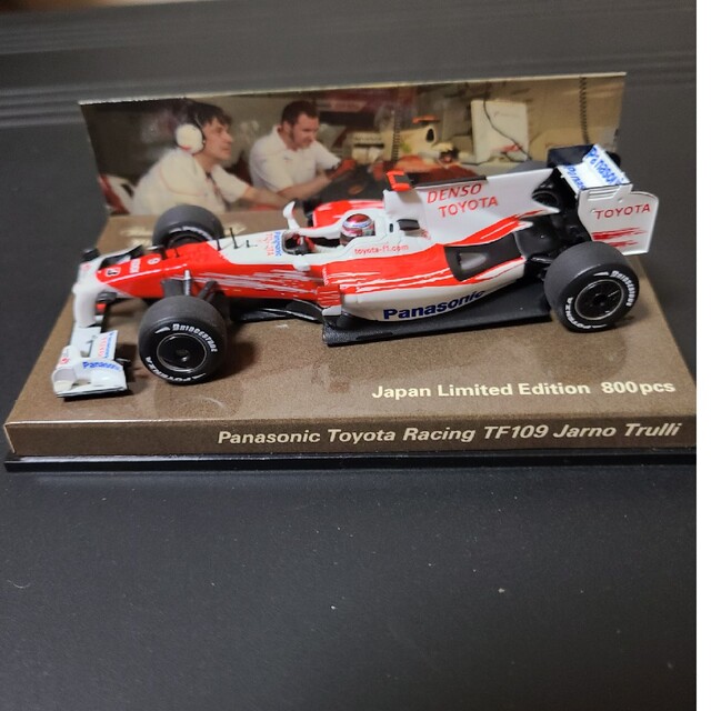 トヨタ(トヨタ)のF1 ミニチャンプス 1/43モデルTOYOTA TF109 エンタメ/ホビーのタレントグッズ(スポーツ選手)の商品写真