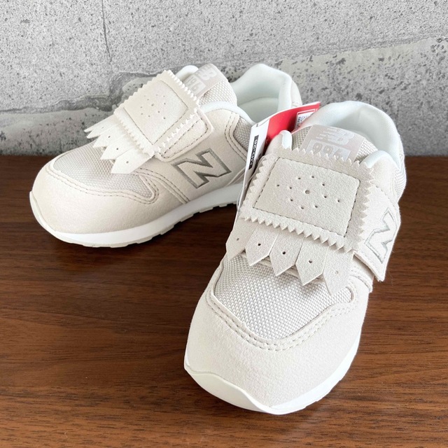 New Balance(ニューバランス)の【新品】15.5センチ タッセル×ホワイト ニューバランス スニーカー キッズ キッズ/ベビー/マタニティのキッズ靴/シューズ(15cm~)(スニーカー)の商品写真