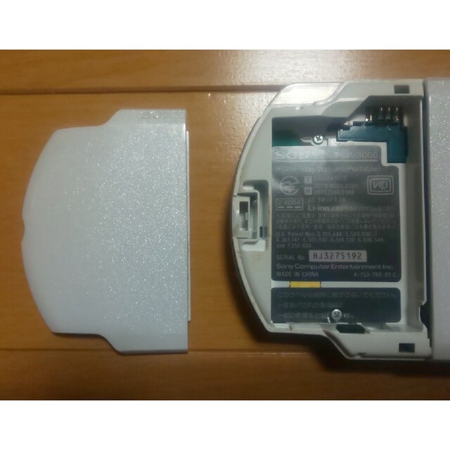 PlayStation Portable(プレイステーションポータブル)の（管135）PSP-3000（ホワイト、修理品）すぐ遊べるセット エンタメ/ホビーのゲームソフト/ゲーム機本体(携帯用ゲーム機本体)の商品写真