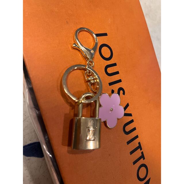 LOUIS VUITTON(ルイヴィトン)のルイヴィトン　カデナ　パドロック　キーホルダー　南京錠　キーホルダー部分新品 レディースのファッション小物(キーホルダー)の商品写真