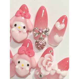 マイメロネイルチップ  ピンクグラデーションネイル ゆらゆらチャーム付き コスメ/美容のネイル(つけ爪/ネイルチップ)の商品写真