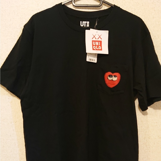 UNIQLO(ユニクロ)のUNIQLO  KAWS ハート ポケット Tシャツ【新品・タグ付き】Ｌsize メンズのトップス(Tシャツ/カットソー(半袖/袖なし))の商品写真