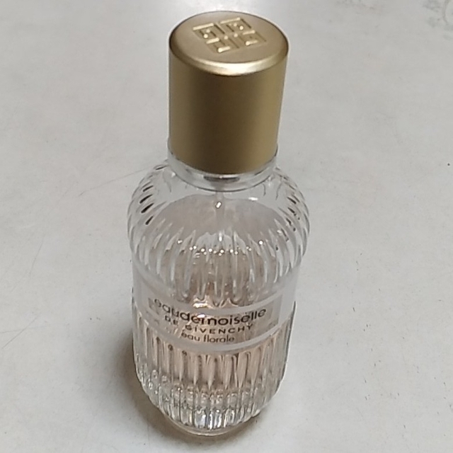 GIVENCHY(ジバンシィ)のGIVENCHY eaudemoislle コスメ/美容の香水(香水(女性用))の商品写真