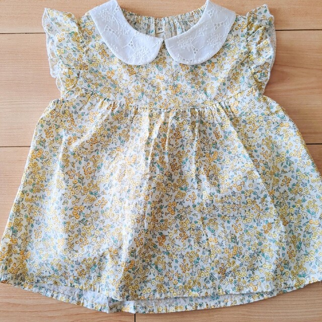 花柄カットソー&パンツ　セット　95 キッズ/ベビー/マタニティのキッズ服女の子用(90cm~)(Tシャツ/カットソー)の商品写真