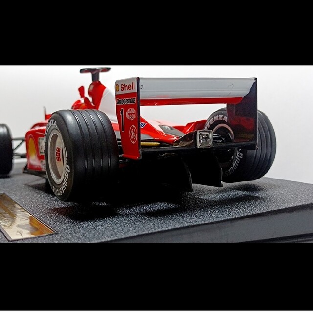 フェラーリ F1 優勝 モデルカー ミニカー 1/18 2001年 シューマッハ-