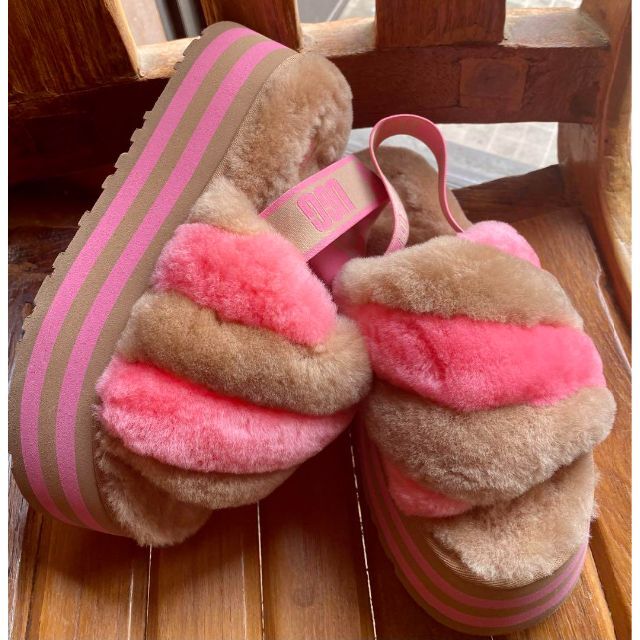 UGG(アグ)の完売しました。。。✨②超美品✨24✨UGG✨ディスコ ストライプ スライド✨厚底 レディースの靴/シューズ(サンダル)の商品写真