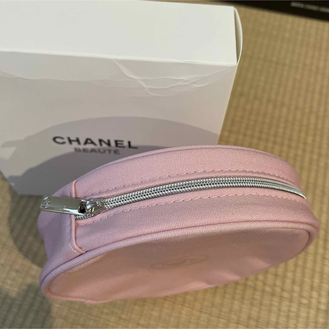 CHANEL(シャネル)の新品　CHANELノベルティーポーチ ハンドメイドのファッション小物(ポーチ)の商品写真