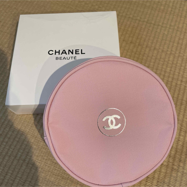 CHANEL(シャネル)の新品　CHANELノベルティーポーチ ハンドメイドのファッション小物(ポーチ)の商品写真